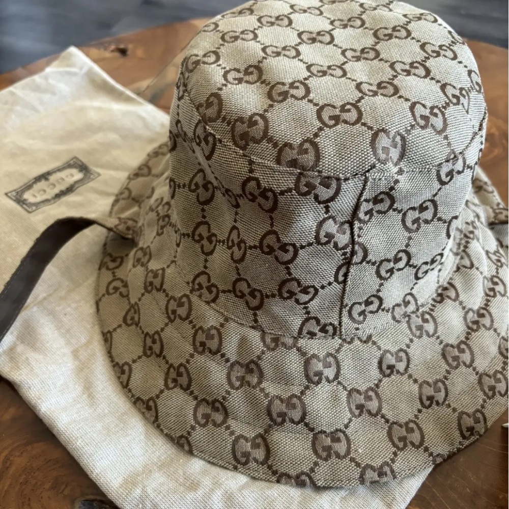 New Gucci Reversible Hat in GG Canvas Nylon - Picture 3 of 7